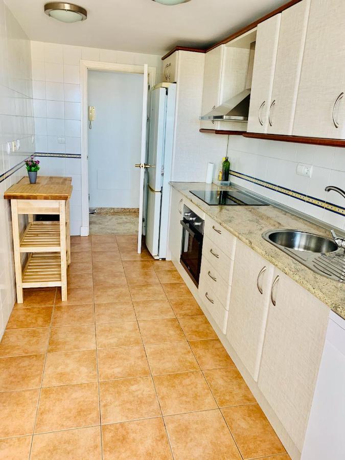 Penthouse Mit Private Dachterrasse Und Blick Auf Meer, Berge ,hafen Apartment