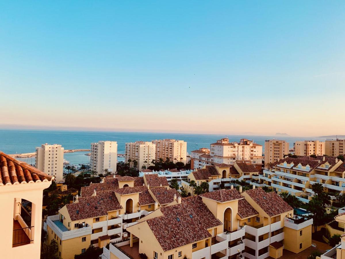 Penthouse Mit Private Dachterrasse Und Blick Auf Meer, Berge ,hafen *